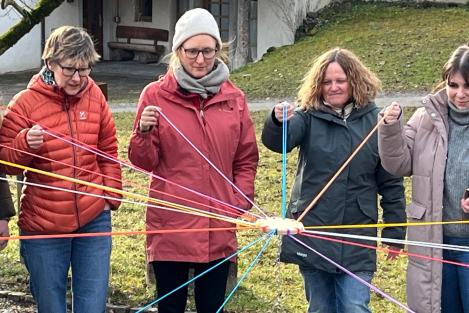 An einem Strick ziehen hilft beim Lernen an der Onken Academy