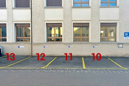 Parkplätze hinter Onken Academy